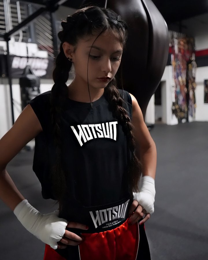 Instagram post by @yullicia for Hotsuit. Caption reads: #mambamentality 👑 
Locked in 🔒 @hotsuit.boxing....