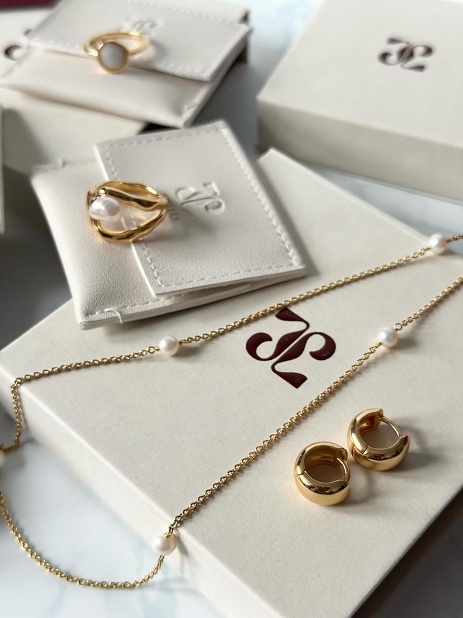 Instagram post by @glambyghiz for Jewells. Caption reads: Some new jewels I received from @jewellsofficial....