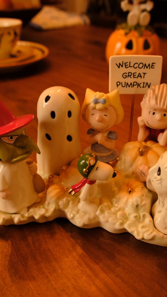 Instagram post by @cozylittlevlogs for Lenox. Caption reads: thank you to @lenox for gifting the cutest pieces....