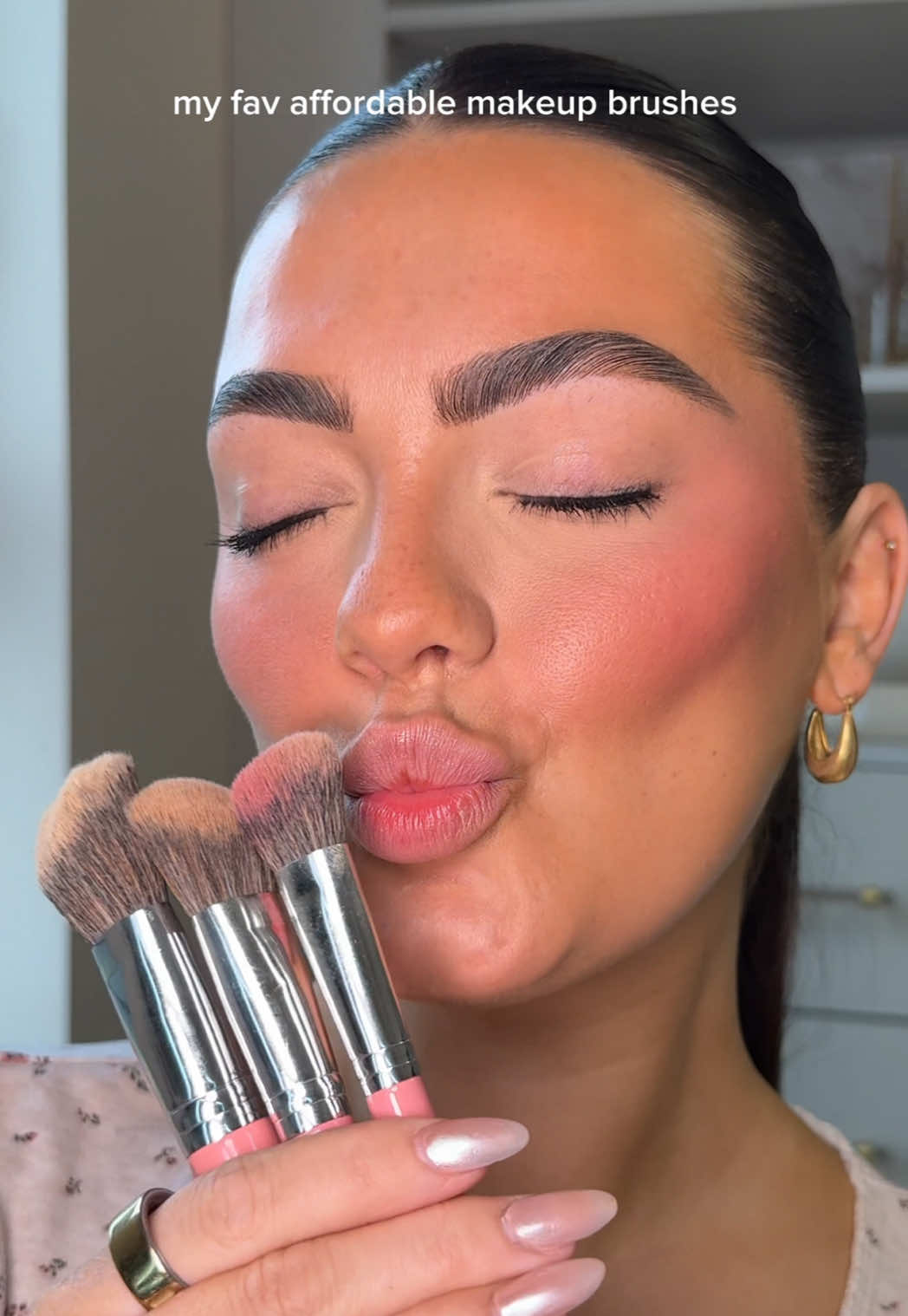 TikTok post by @caitlynlendrum for By Caitlyn. Caption reads: my go to brushes every day 👏🏼🔗 @By Caitlyn.