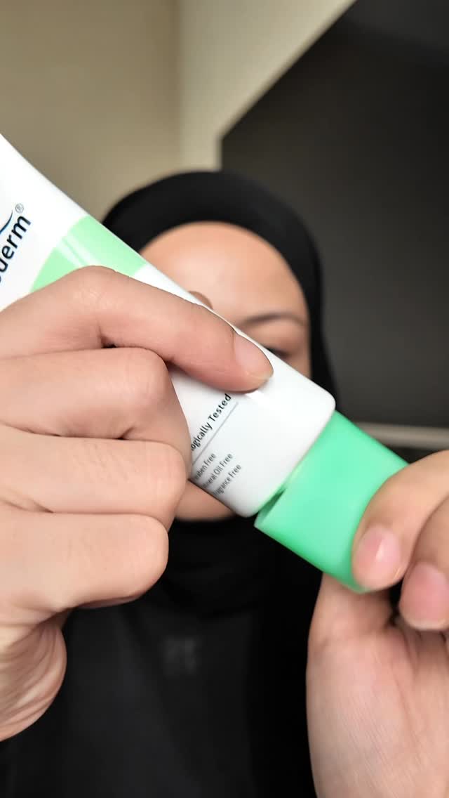 Instagram post by @shuhada.rozali for Partipost. Caption reads: [...] #ByebyeBlemish #TeaTree #AcneFree....