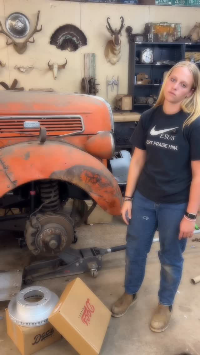 Instagram post by @xthreadgarage for Doc's Diesel. Caption reads: [...] make this rig so much more usable!....