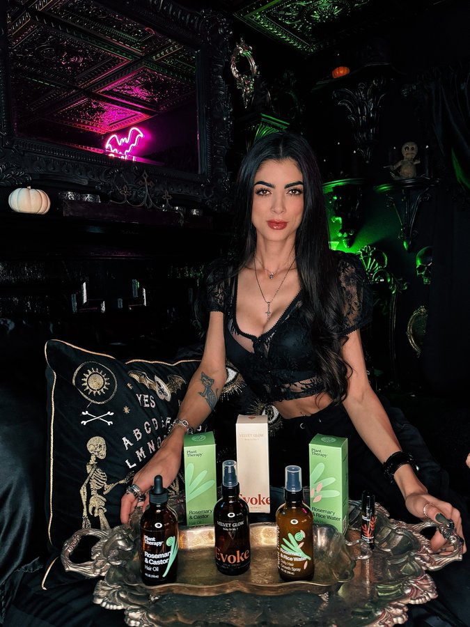 Instagram post by @vamp for Plant Therapy. Caption reads: @planttherapy gift guide 💚 Here are some of my....