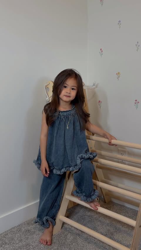 Instagram post by @rainkymo for Miniolie. Caption reads: [...] So in love with this sweet look from....
