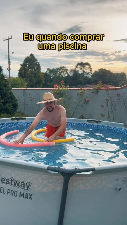 Instagram post by @zemaickon for Shopee. Caption reads: [...] todo 🤣 kkkkkkk 

ID :....