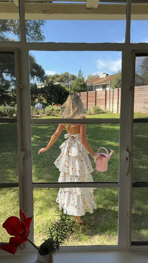 Instagram post by @jessnoons for Fortunate One. Caption reads: [...] garden is blooming 🌷 my dress is by....