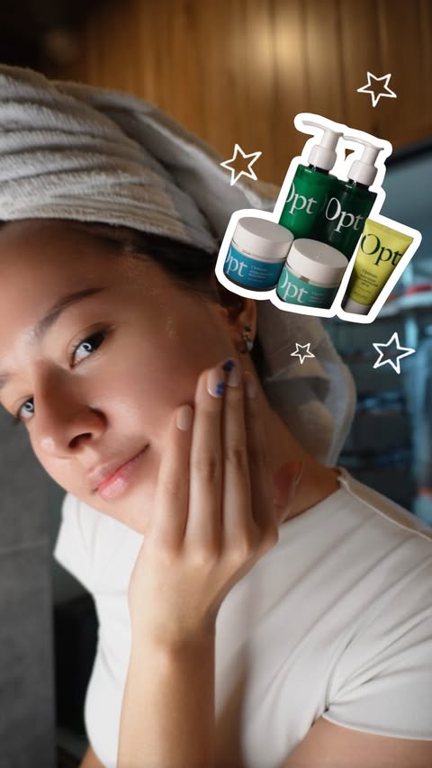 Instagram post by @barbiearzetta for Oriflame. Caption reads: [...] persediaan akhir tahun yuk! 

Selamat natal!....