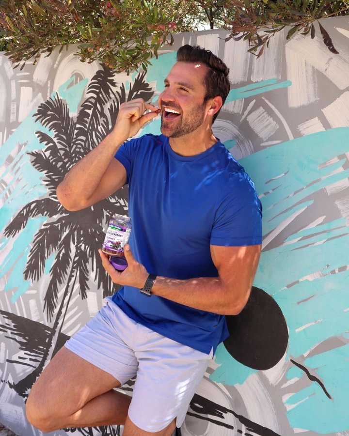 Instagram post by @timbo_slic3d for Nature’s Truth. Caption reads: I’ve been absolutely loving @naturestruth Black....