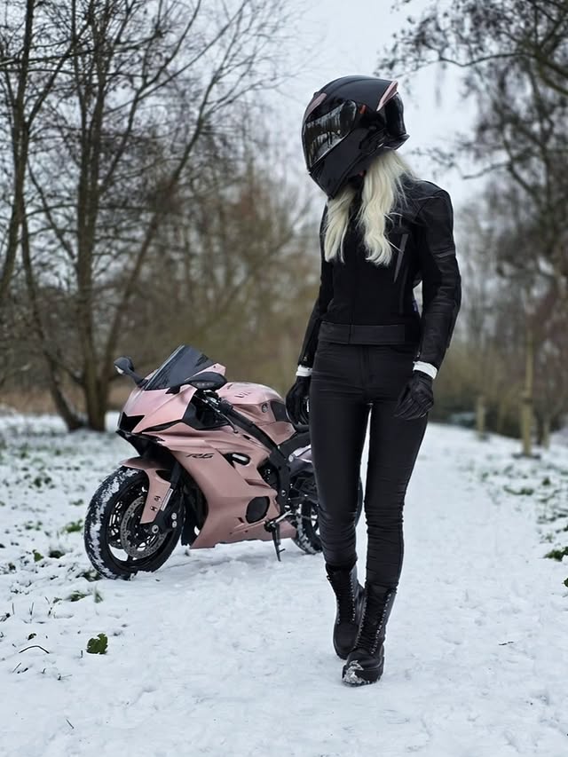 Instagram post by @motor.chick for Xlmoto. Caption reads: [...] 🧥: @ravensportsofficialonroad @xlmoto....