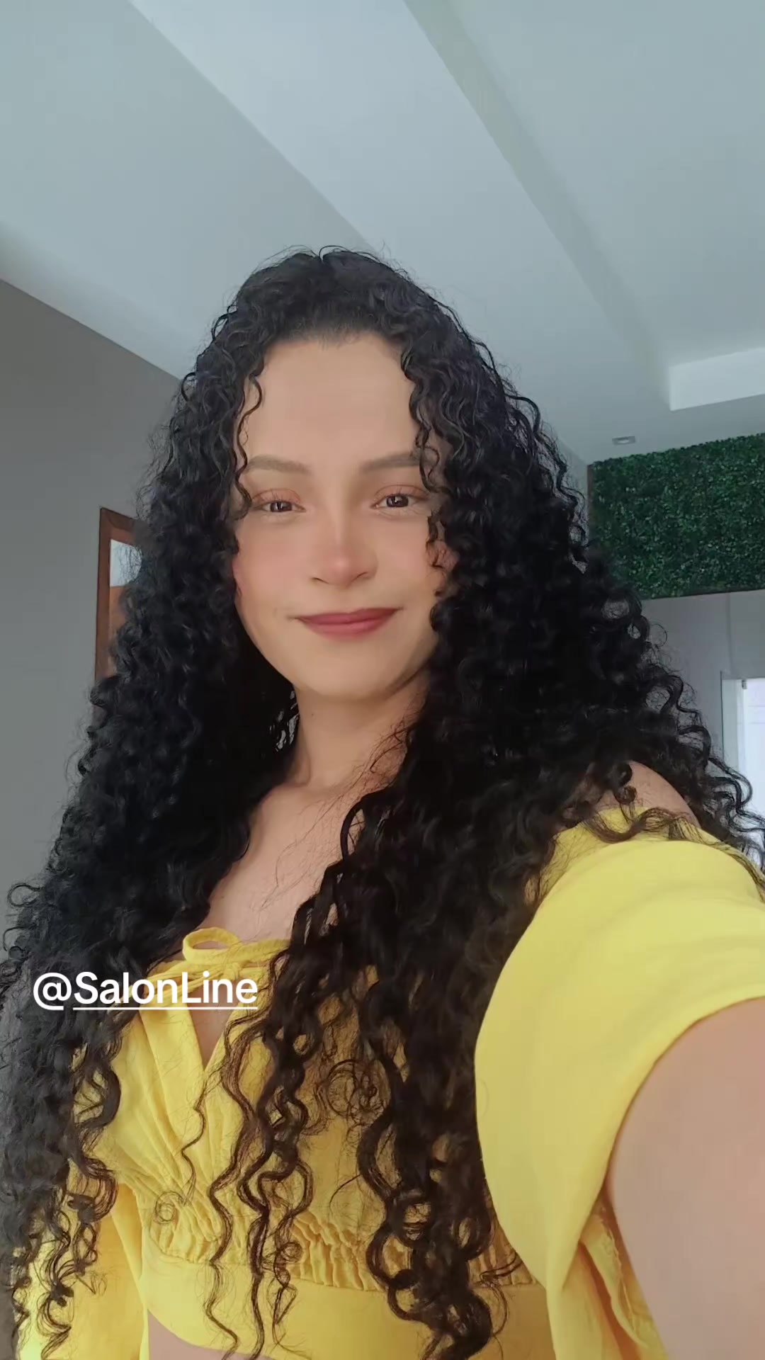 TikTok post by @casalauryedu for Salon Line. Caption reads: #RotinaDeXêrosa @salonlinebrasil #viraliza #foyou....