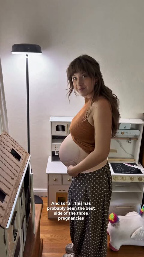 Instagram post by @cam.and.mal for Momcozy. Caption reads: [...] this is probably my last pregnancy 🥹....