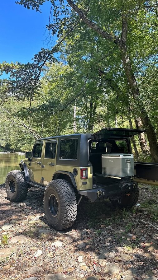 Instagram post by @comandojk for Aobosi. Caption reads: [...] this dual zone fridge + freezer from....
