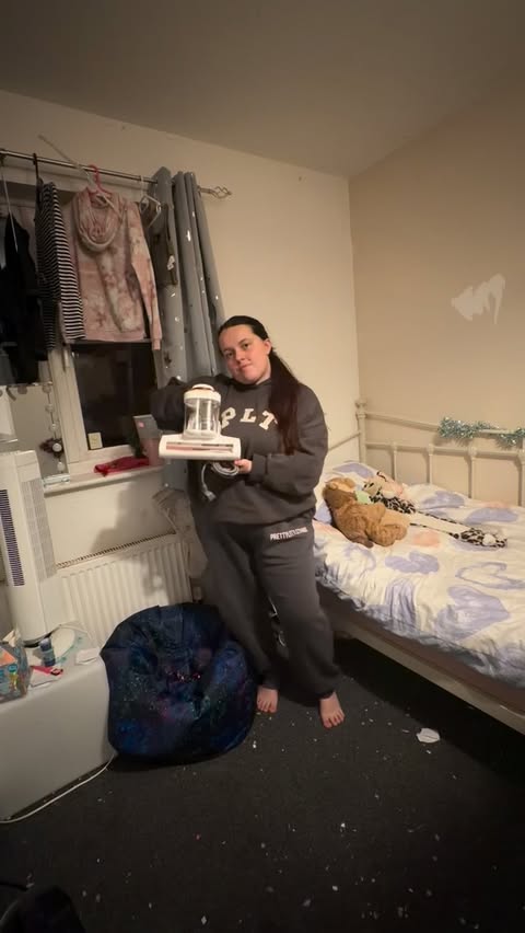 Instagram post by @theaustins_11 for JIGOO. Caption reads: I absolutely love my jigoo bed cleaner, it’s saved....