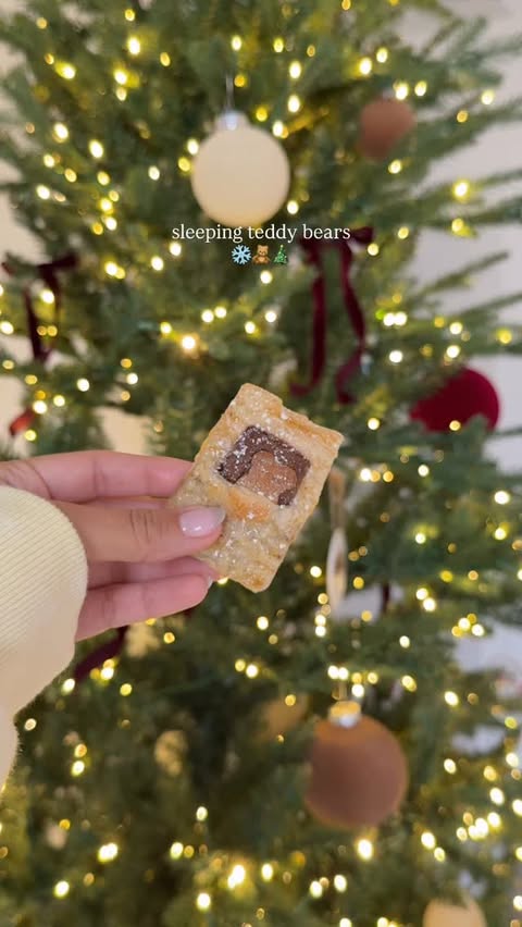 Instagram post by @ginaammarie for Hersheyland. Caption reads: recipe !! 🧸🧸 makes 30 sleepy bears!

🌟1 pack (2....