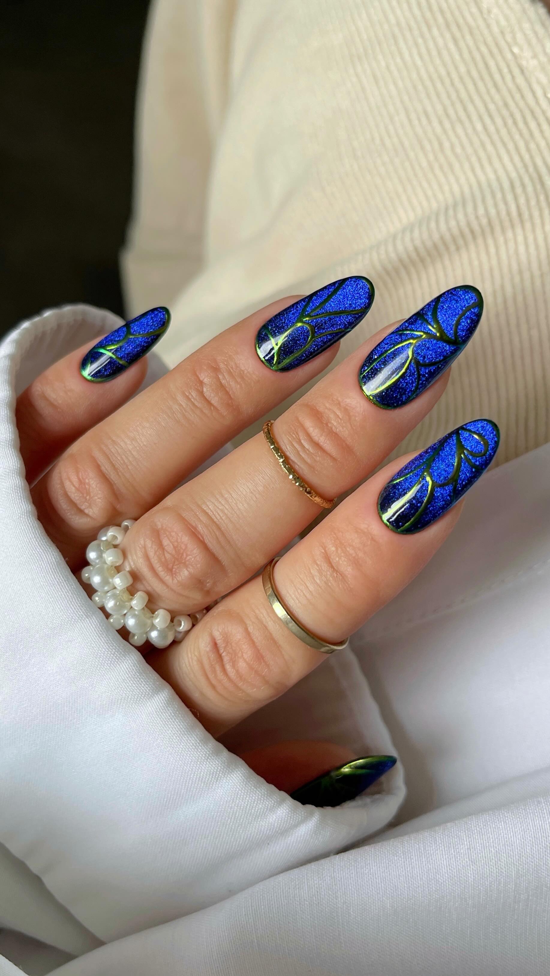 Instagram post by @amanda.sudolll for Semilac. Caption reads: Witrażowe cudo z kolorem Midnight Fever z kolekcji....