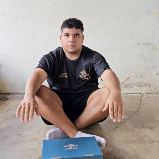 Instagram post by @wallyson_freestyleee for Umbro. Caption reads: SPONSOR ME NOW @umbrobrasil 🙏🏽🤤
#explorereels....