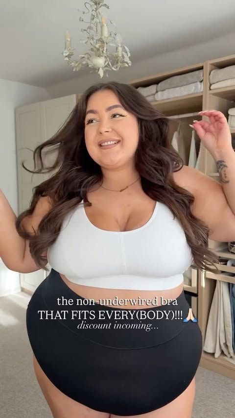 Instagram post by @shannon.futcher for Snag Tights. Caption reads: [...] 1 & code SHANNON10 for all bras at....