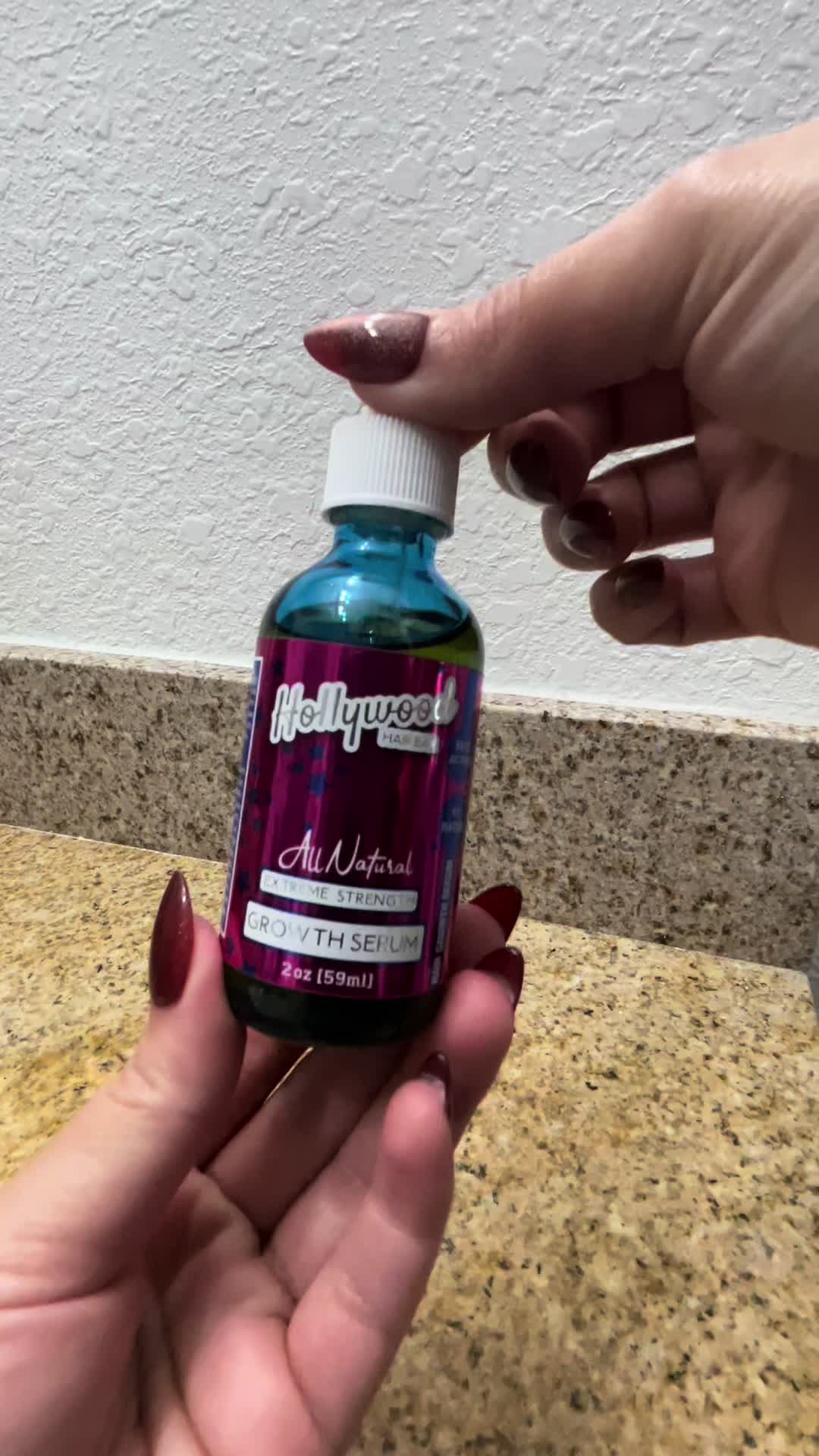 TikTok post by @esmelda05vargas for Hollywood Hair Bar. Caption reads: [...] natural con biotina y romero de Hollywood....