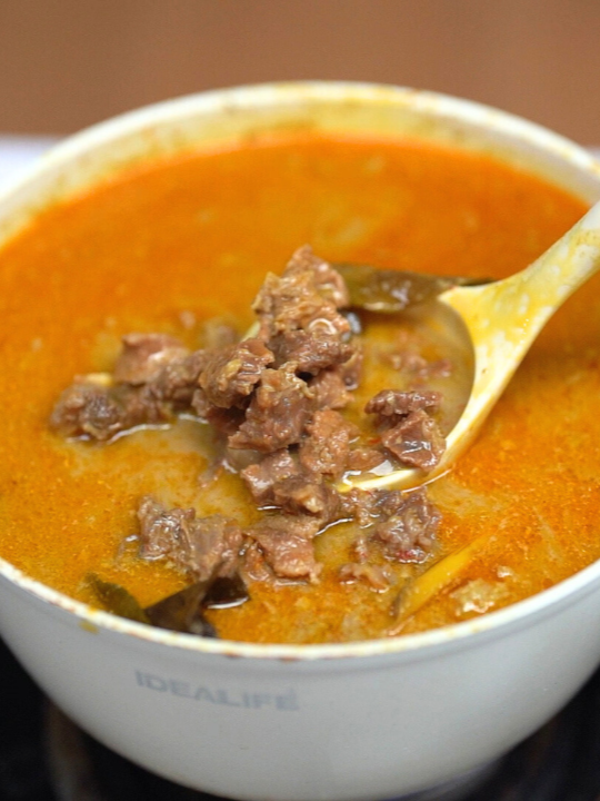 TikTok post by @sobatdapur for idealifeonline. Caption reads: Daging kurban seuprit bisa buat open house???....