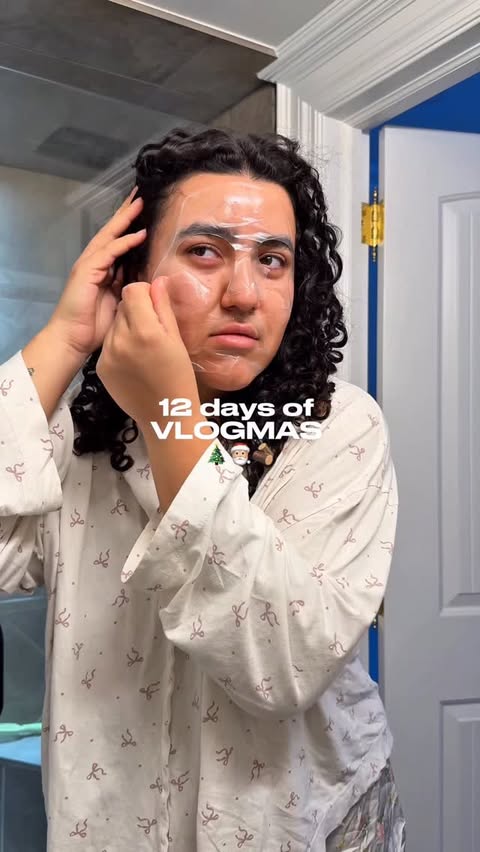 Instagram post by @vanessaafonte for Thayers. Caption reads: 12 DAYS OF VLOGMAS 🎄🎅🏼🪵

#vlogmas....