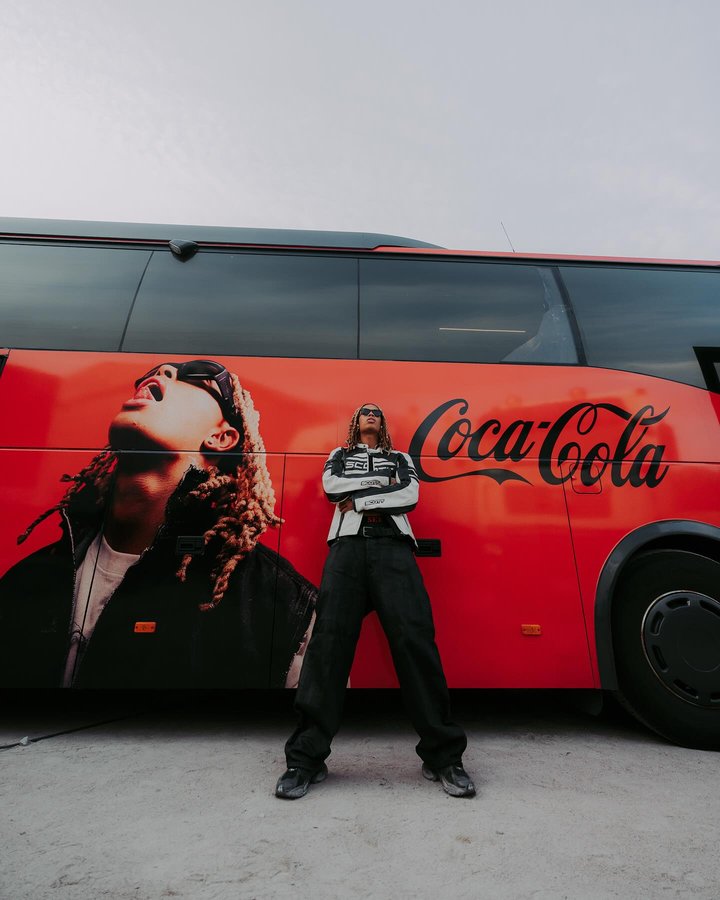 Instagram post by @sexmane1000 for Coca-Cola Suomi. Caption reads: Mainos @cocacolafi 

Haluutko päästä yhdelle mun....