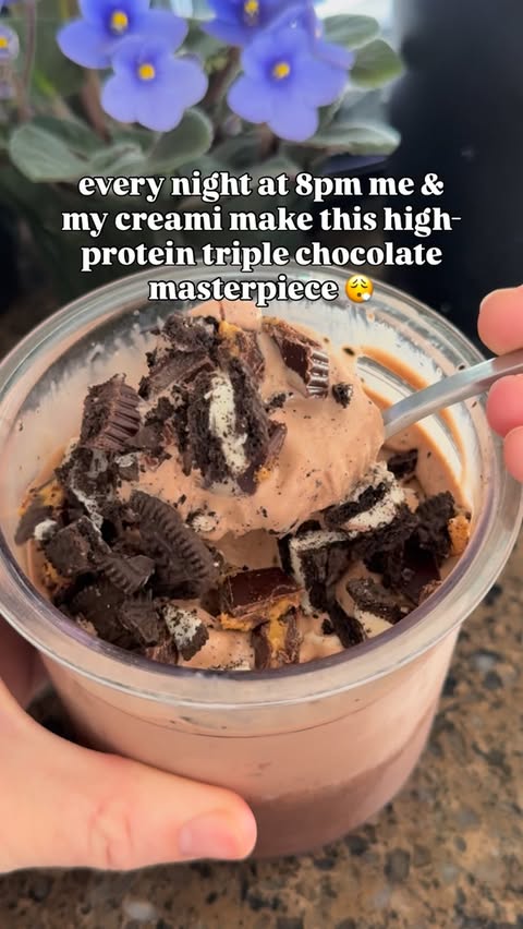 Instagram post by @jordos_world for Clean Simple Eats. Caption reads: [...] chocolate @fairlife milk 
1 scoop....