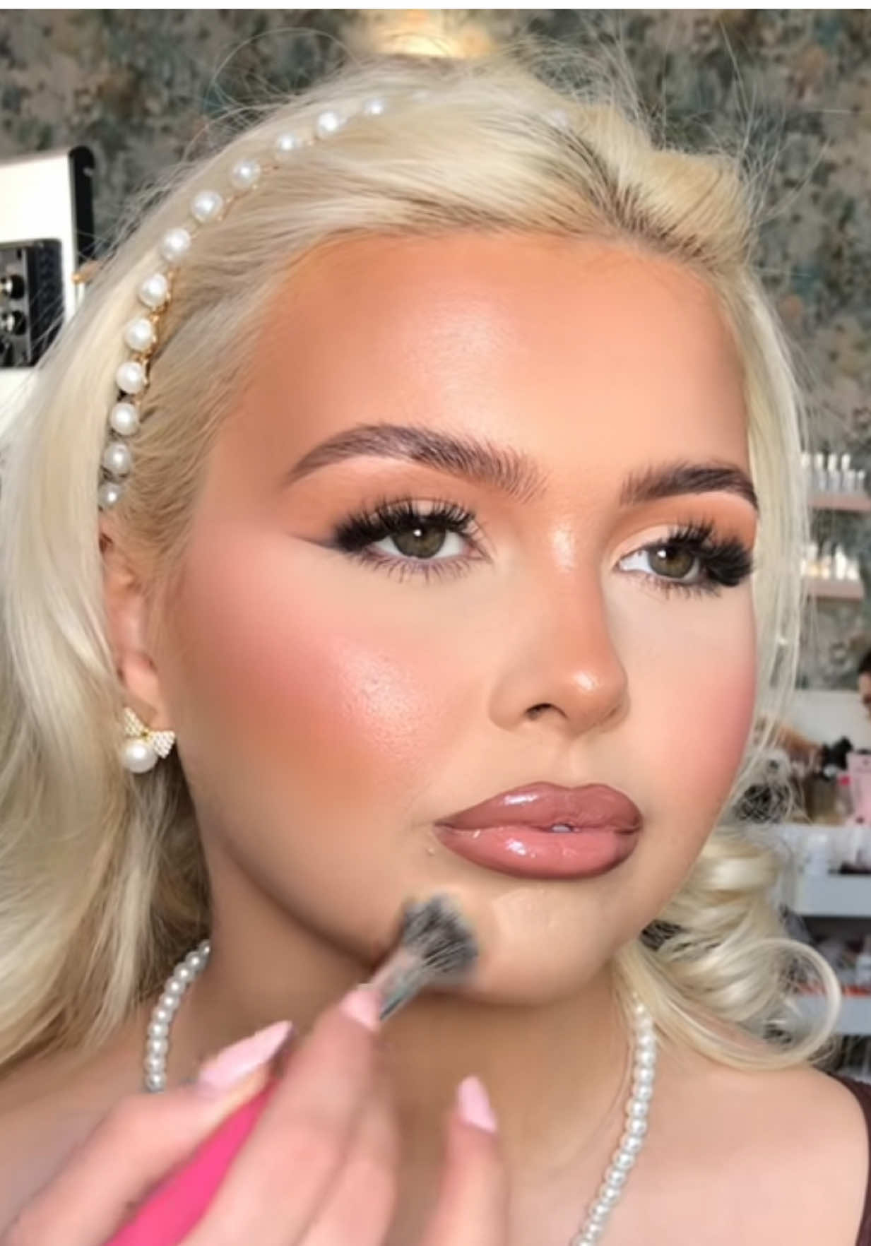 TikTok post by @byrobynanderson for HNB Cosmetics. Caption reads: [...] These prices are insaaaane @HNB Cosmetics....