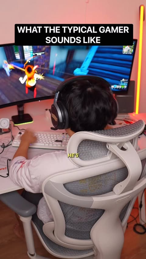 Instagram post by @techwithseong for HyperX. Caption reads: [...] gaming headset and upgrade to the HyperX....