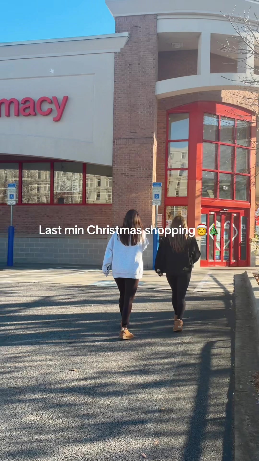 TikTok post by @gw3nnie for Beachwaver. Caption reads: [...] best last minute gift now at CVS!!....