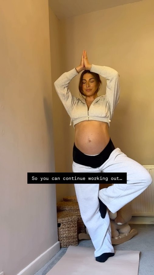 Instagram post by @meganpetitefit for Lola&Lykke. Caption reads: ad @lolalykke_formums kindly gifted me this....