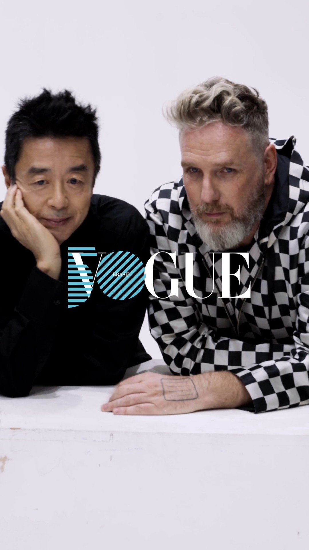 Instagram post by @jumnakao for Vogue Japan. Caption reads: Com qual estilista, vivo ou morto, você gostaria....