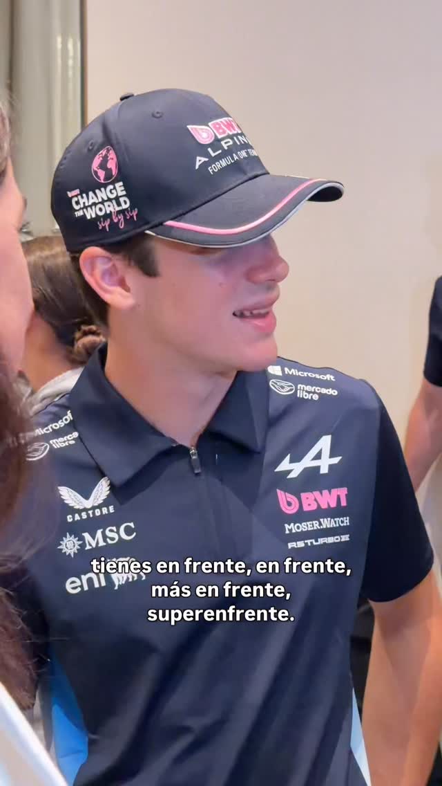 Instagram post by @nosotrosclones for Mercado Libre. Caption reads: [...] a Conocer a @francolapinto gracias a....