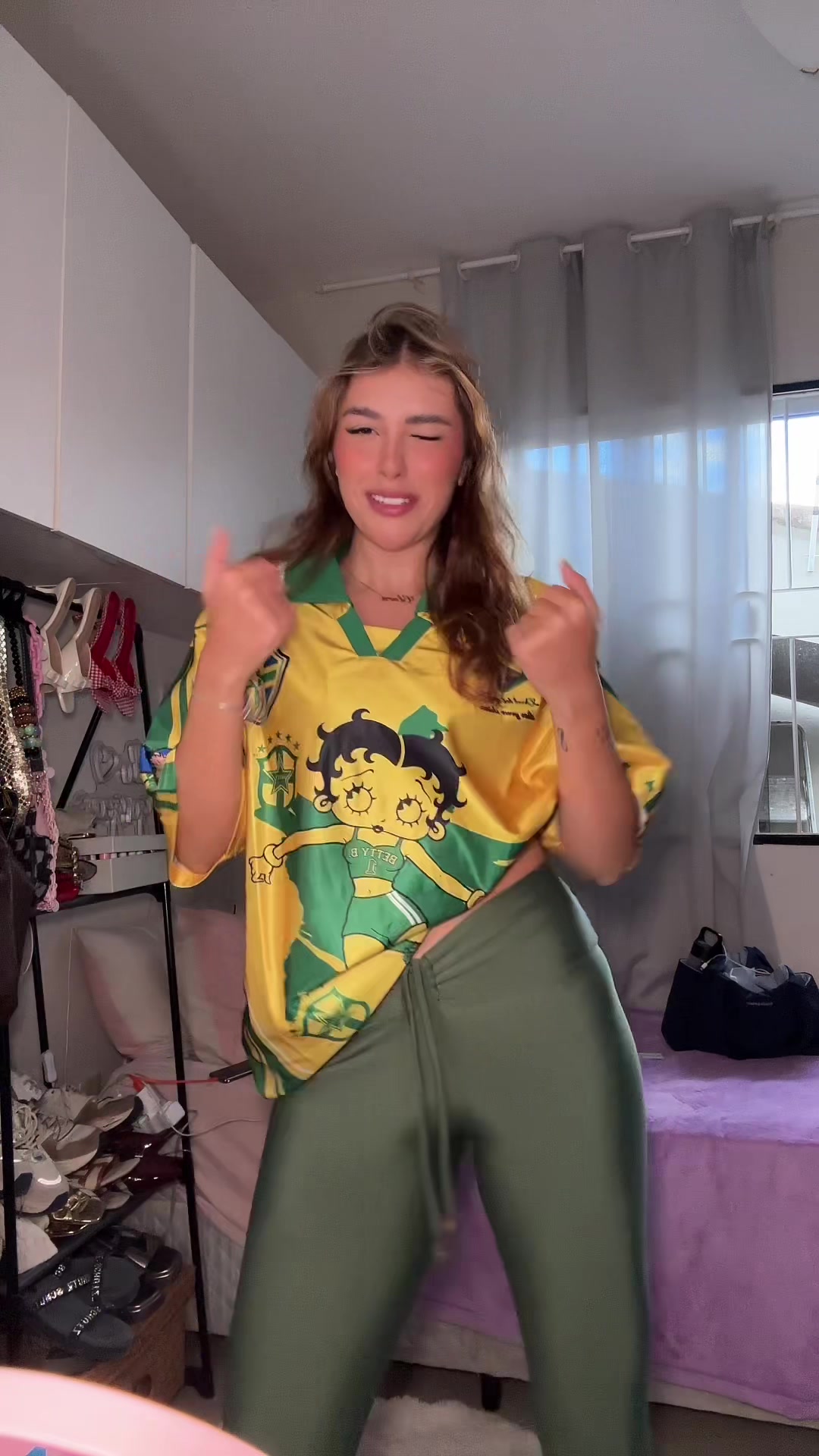 TikTok post by @claraborrellii for SHEIN MEN. Caption reads: [...] @SHEIN @SHEIN Brasil @SHEIN MEN #SHEINtrends....