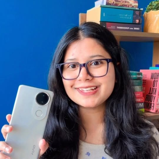 Instagram post by @lastnighttech for Social Current India. Caption reads: vivo V50e : The new camera king 👑

Ilooking for a....
