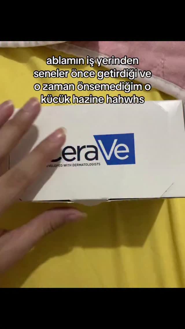 Instagram post by @saturnblogunuz for CeraVe. Caption reads: 😮😮
.
.
Cr:fig21holly93
#gratisindirimi #glossy....