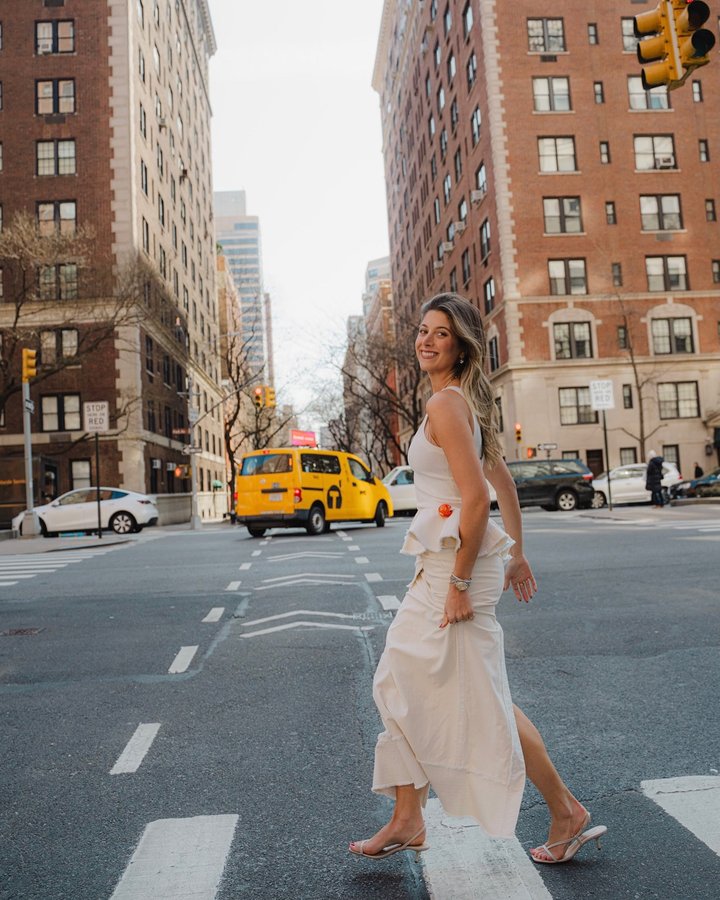 Instagram post by @julessfoxx for Schutz. Caption reads: @schutz in the city #inmyschutz #schutzpartner.