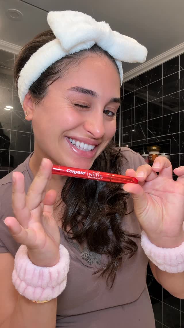 Instagram post by @sisibolatini for Colgate. Caption reads: ✨Night Care routine ✨ Jaa, jullie vragen mij....