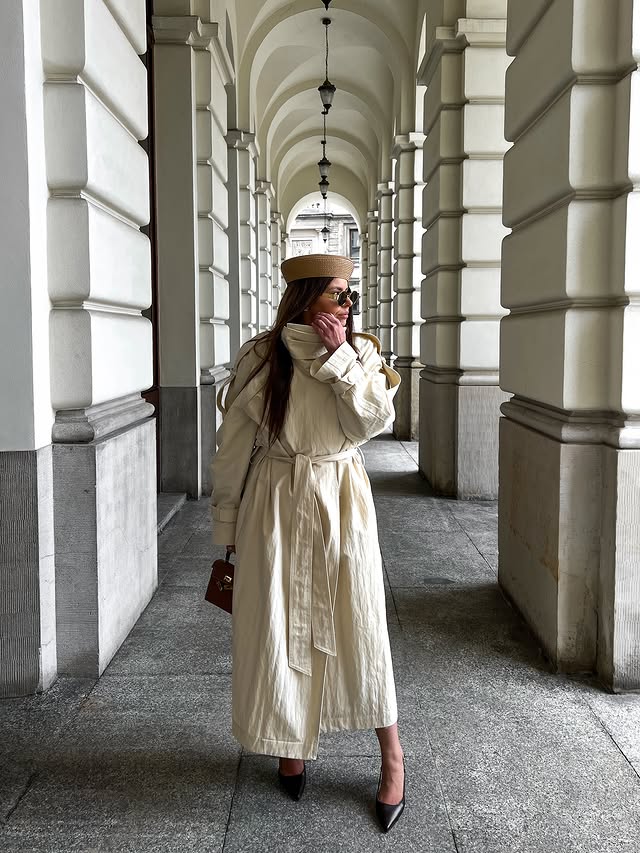 Instagram post by @kamiwojcik for SAWAY. Caption reads: [...] for a minute in my new heels🍦🤎 reklama....