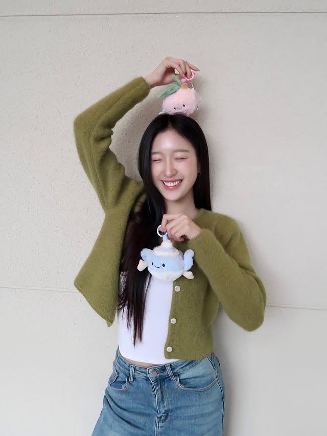 Instagram post by @atomprys for CHAGEE. Caption reads: New buddy unlocked 🧸💙 @chagee.th [...].