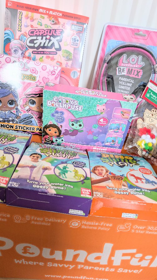 Instagram post by @thelifeofscarlettandus_ for PoundFun. Caption reads: [...] filler ideas for this Christmas? @poundfun....