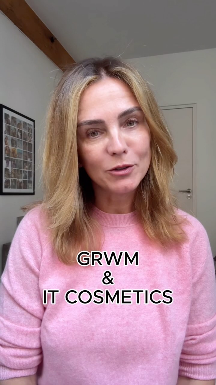 Instagram post by @itcosmeticsfr for IT Cosmetics. Caption reads: Get ready with me 💄
Le make-up tout frais de....