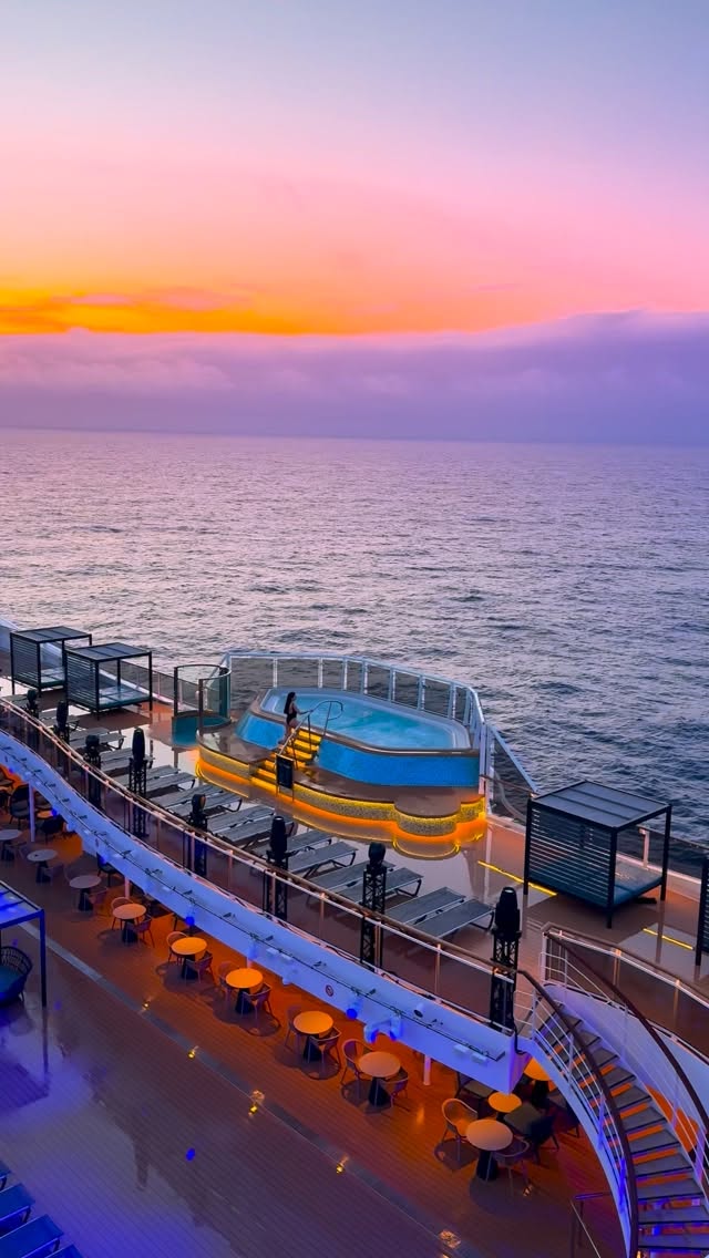 Instagram post by @juliagal_ for MSC Cruises. Caption reads: [...] spending your vacations here✨....