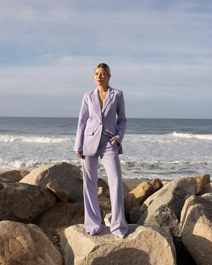 Instagram post by @roses_cloud for Banana Republic Factory. Caption reads: As I’m building my Spring wardrobe, I love adding....