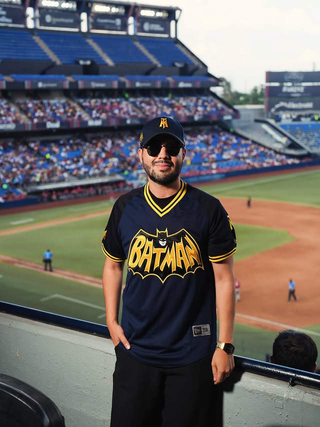 Instagram post by @alanhdzv for New Era Cap. Caption reads: Hoy tocó venir a apoyar a mis @sultanesoficial....
