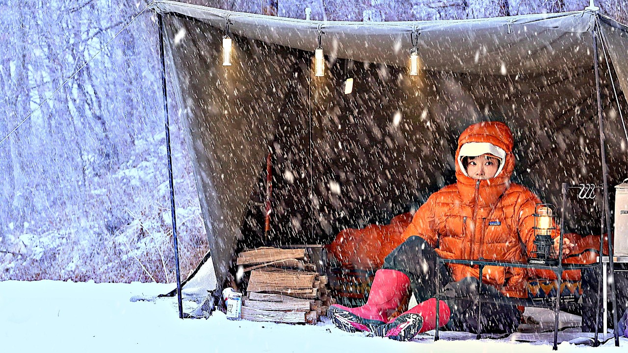 YouTube post by @gijaengni for EcoFlow. Caption reads: [...] -10℃ snowstorm ❄️ Year-end camping with....