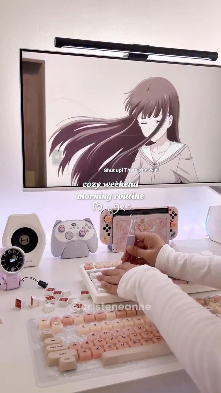 Instagram post by @cristeneanne for Womier Keyboard. Caption reads: Last weekend’s morning reset 🍃

Watching Fruits....