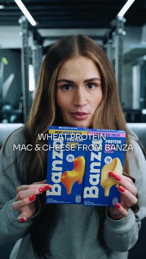 Instagram post by @kelseypoulter for Banza. Caption reads: [...] YESSSSS PLEASE! Loving the new @eatbanza....