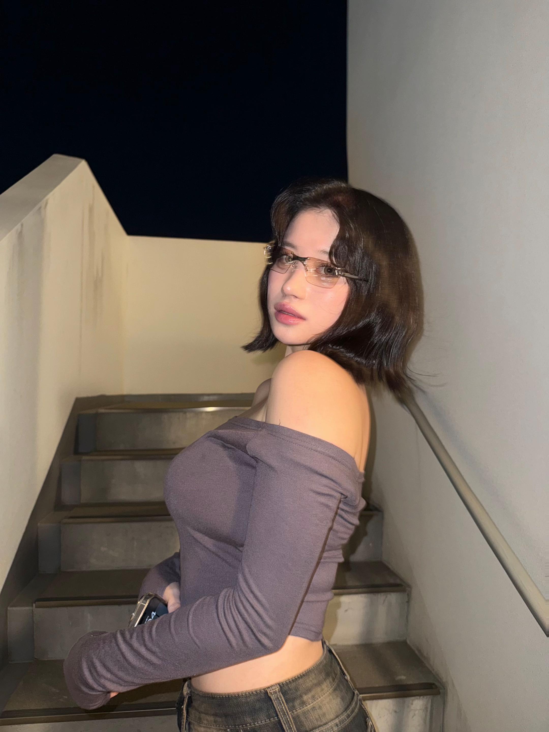 TikTok post by @hrzn512 for TIJN Eyewear. Caption reads: @TIJN EYEWEAR からいただいたサングラス小顔効果凄い✨ #tijneyewear....