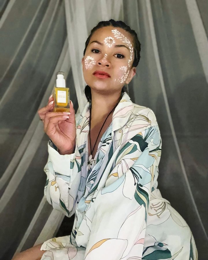 Instagram post by @team.blended for Teami Blends. Caption reads: [...] the new Bright Dark Spot Serum from....