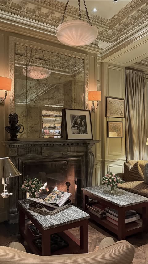 Instagram post by @cassdimicco for Banana Republic. Caption reads: @bananarepublic Black Friday Sale is here 🤍The....